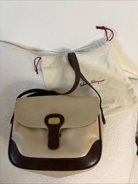 [VINTAGE] Salvatore Ferragamo Leather Crossbody Shoulder Bag Cream & Dark Brown